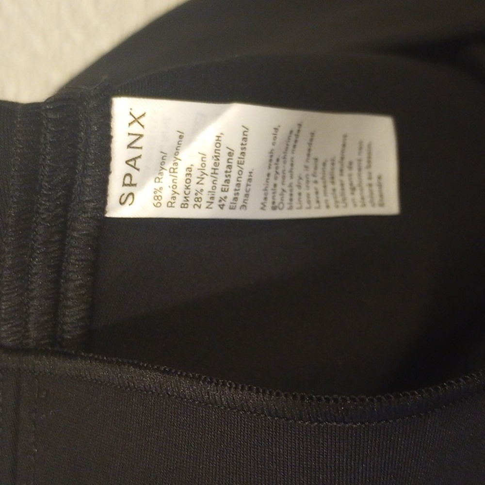 SPANX Classic Black Pencil Skirt - Picture 5 of 5
